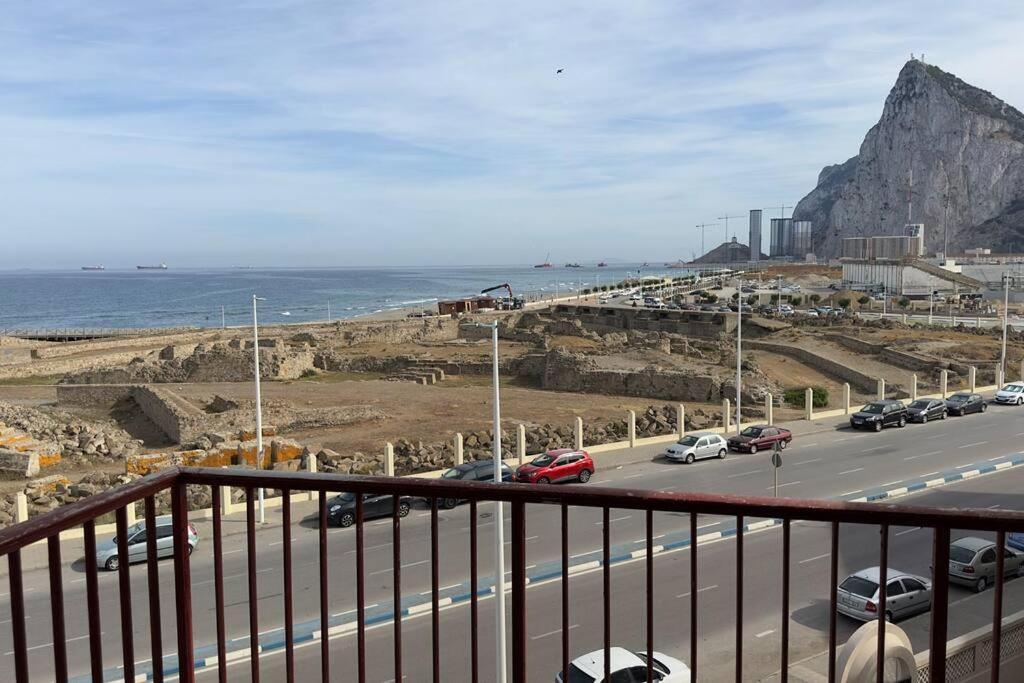 Primera Linea De Playa Y Gibraltar A 5 Minutos La Linea de la Concepcion Ngoại thất bức ảnh
